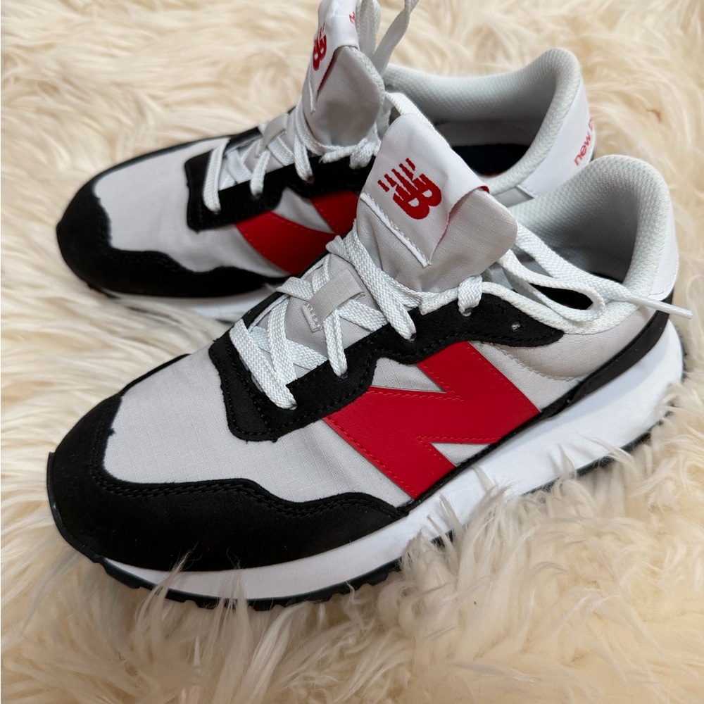 New Balance Retro Runner Sneakers kids 3.5 NEW